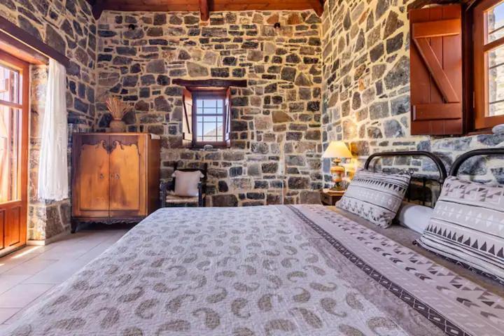 Traditional Stone House By The Sea... Kapetaniana Bagian luar foto