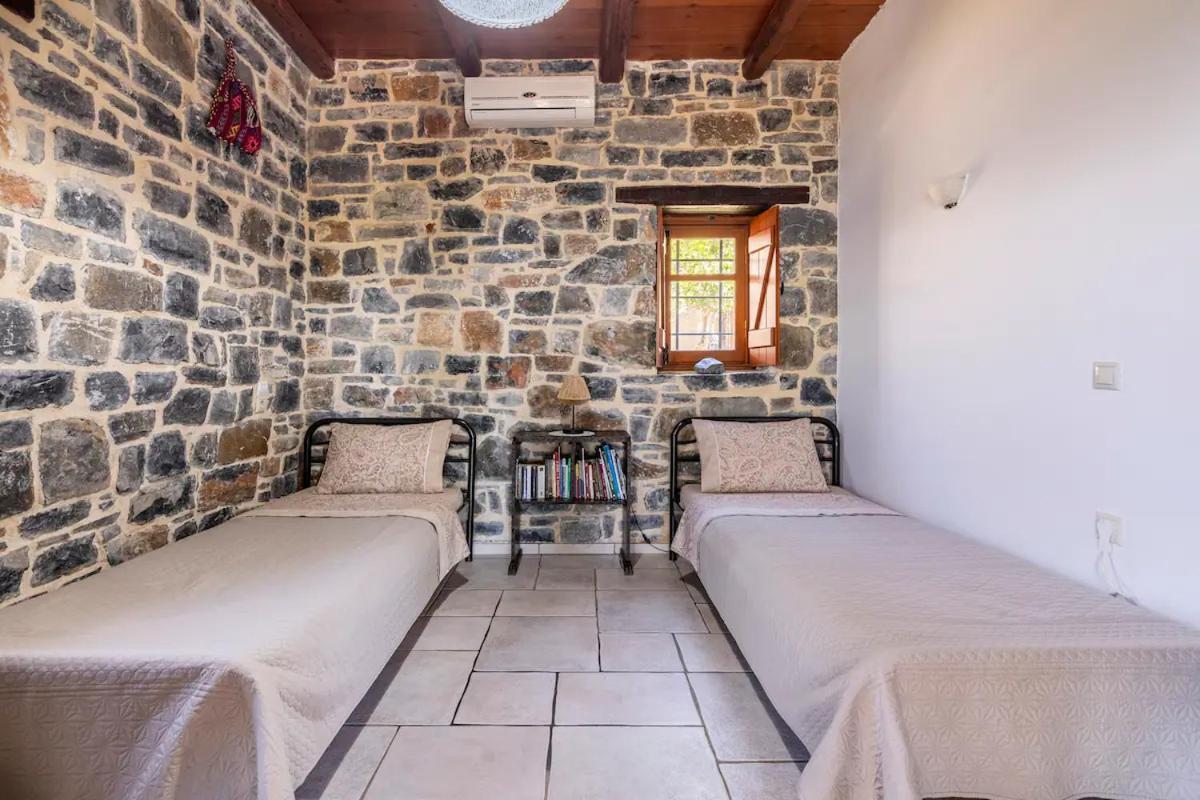 Traditional Stone House By The Sea... Kapetaniana Bagian luar foto