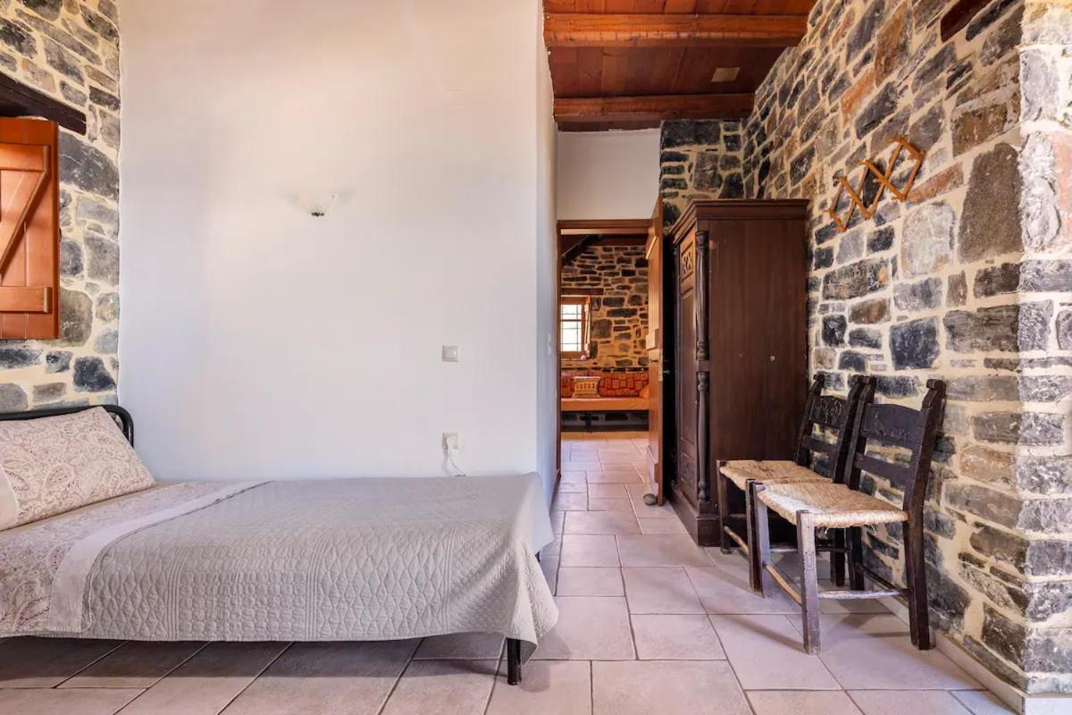 Traditional Stone House By The Sea... Kapetaniana Bagian luar foto