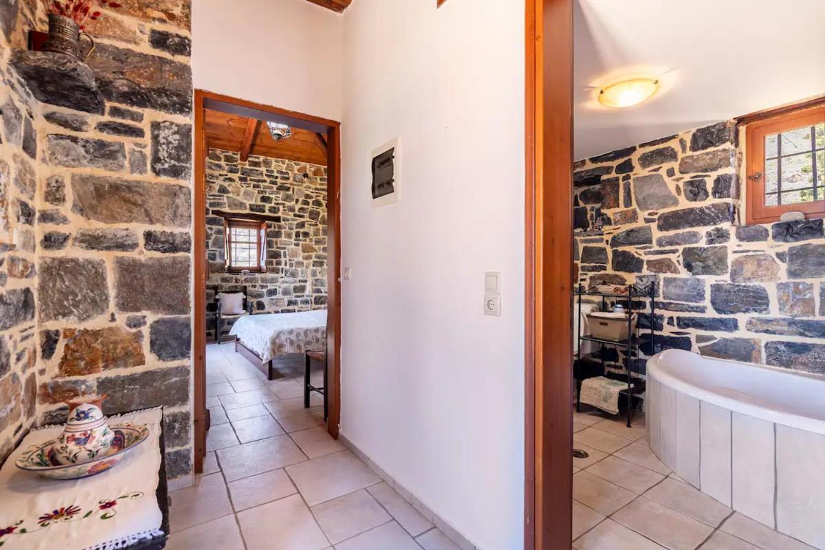 Traditional Stone House By The Sea... Kapetaniana Bagian luar foto