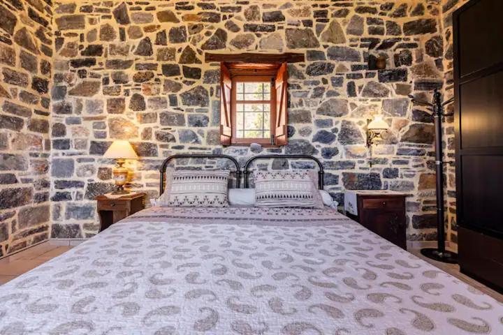Traditional Stone House By The Sea... Kapetaniana Bagian luar foto