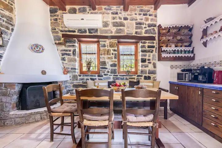 Traditional Stone House By The Sea... Kapetaniana Bagian luar foto